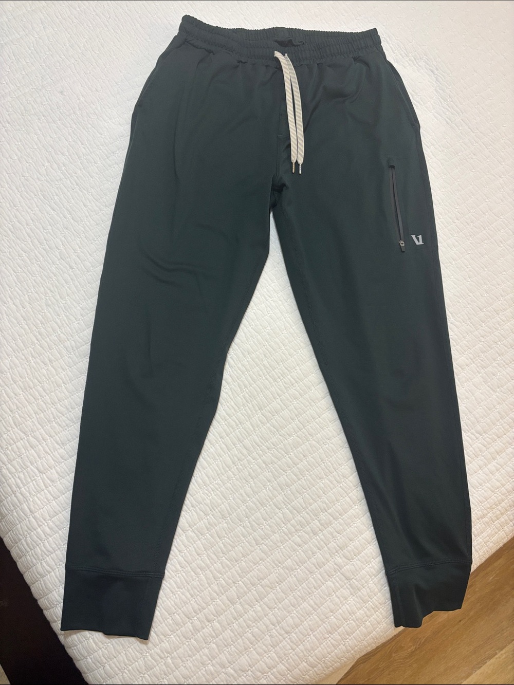 Vuori Sunday Performance Joggers. Size M. Dark Green - Picture 3 of 8